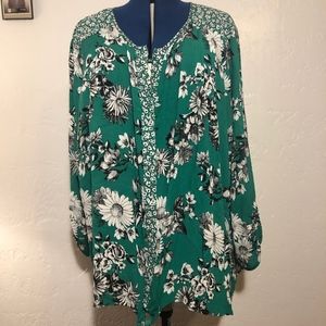 Avenue V-neck, hem tie, size 30/32 NWOT